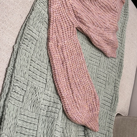 All in Favor Women's Mockneck Pink Puff Sleeve Sweater Size S - Picture 7 of 7